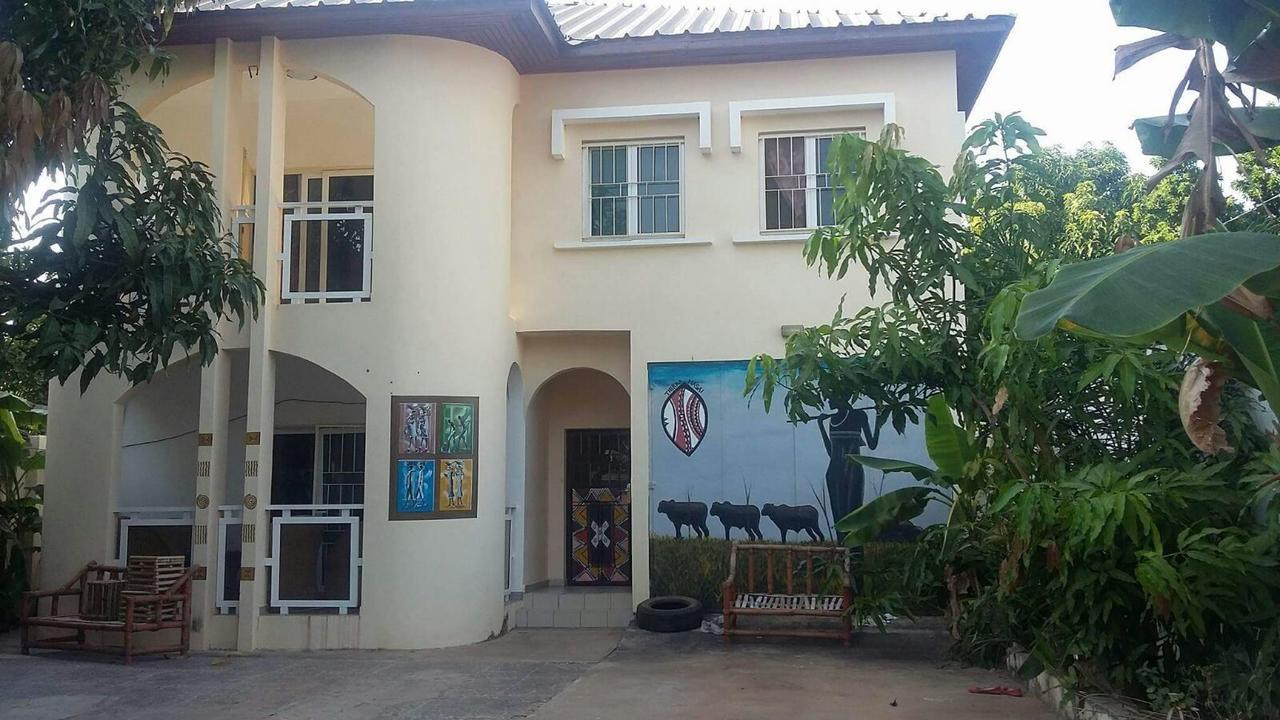 Sarawally Guesthouse Ampaya Exterior foto