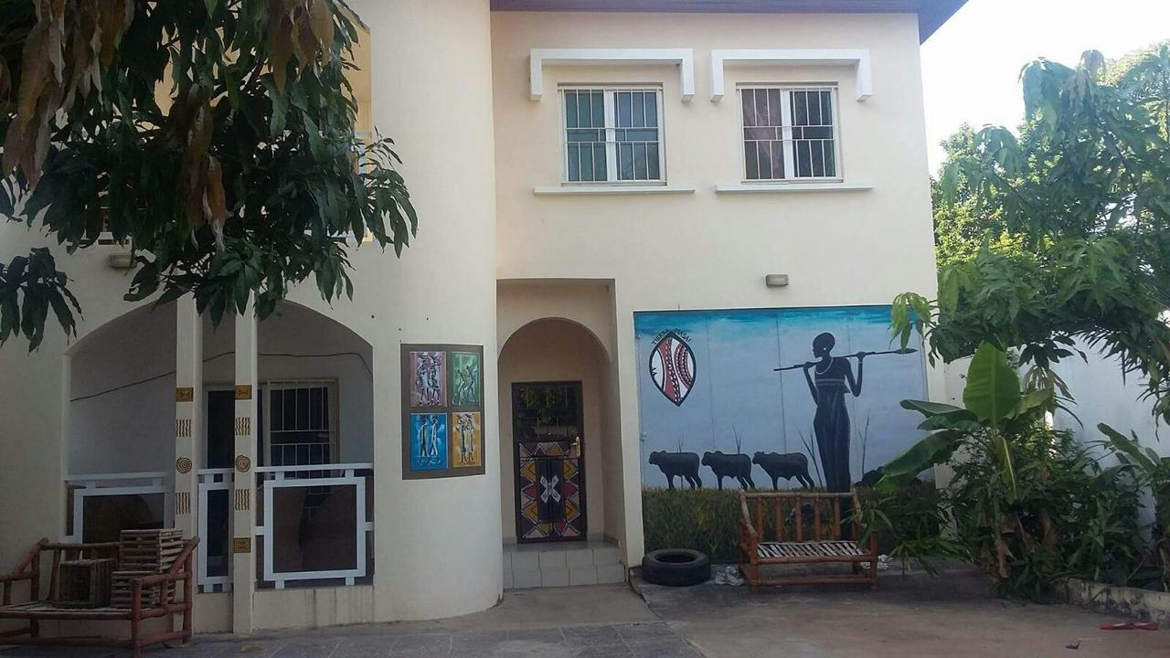 Sarawally Guesthouse Ampaya Exterior foto